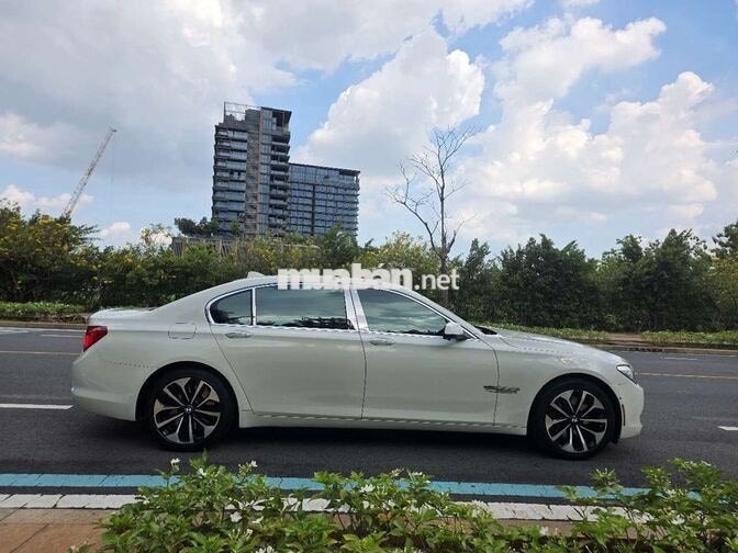 Cần bán BMW 750li model 2010 xe cực kì đẹp
