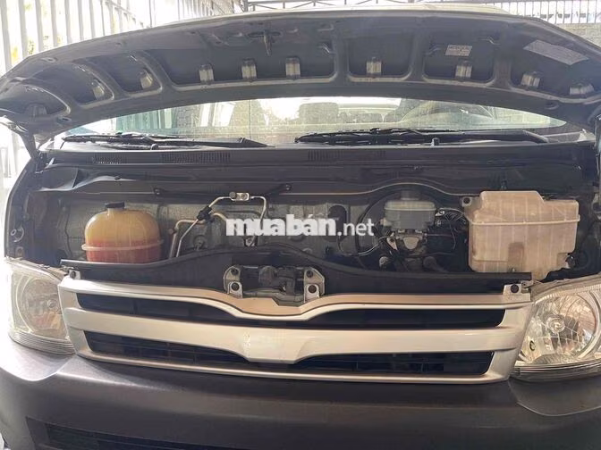 Toyota Hiace 2011 Dầu Xám rin keng