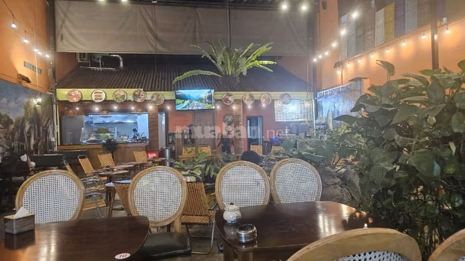 Quán ăn kết hợp cà phê có hồ thác và hồ cá koi Lê Văn Thịnh, đường 39