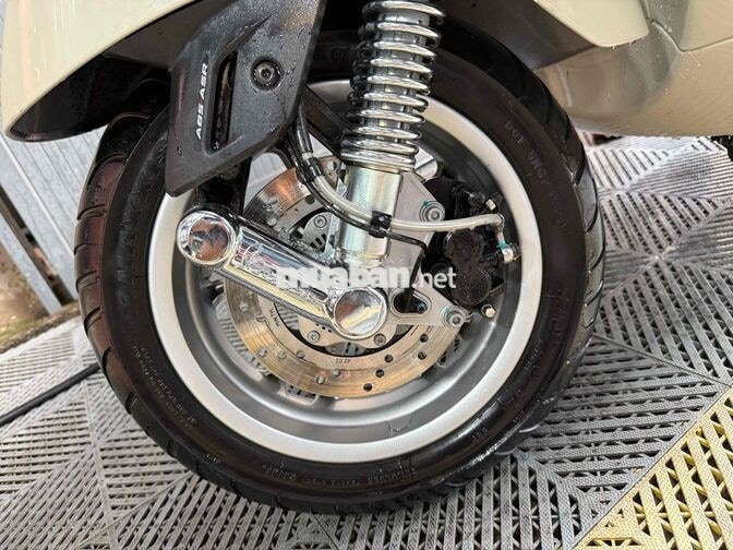 Piaggio Vespa GTS 2024 iGet 150cc Kem