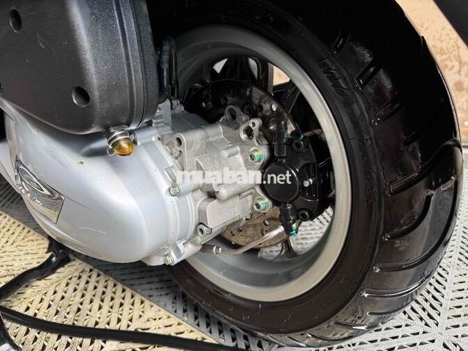 Piaggio Vespa GTS 2024 iGet 150cc Kem