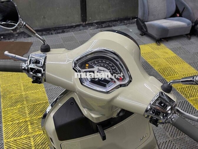 Piaggio Vespa GTS 2024 iGet 150cc Kem