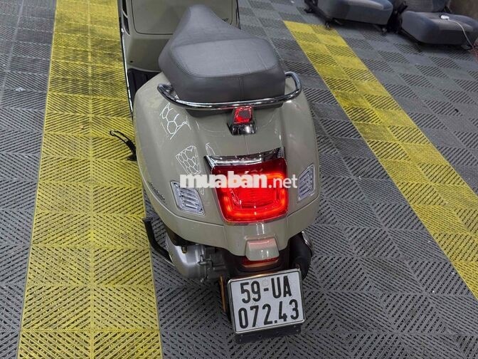 Piaggio Vespa GTS 2024 iGet 150cc Kem