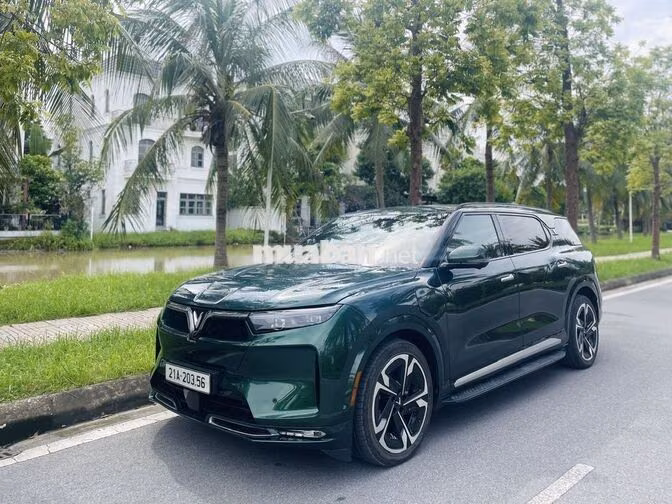 VinFast VF9 Plus 2024 Xanh rêu 6 chỗ