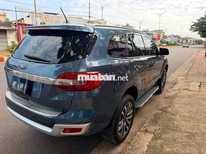 Ford Everest Titanium 2018 Xanh 7 chỗ