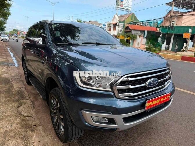 Ford Everest Titanium 2018 Xanh 7 chỗ