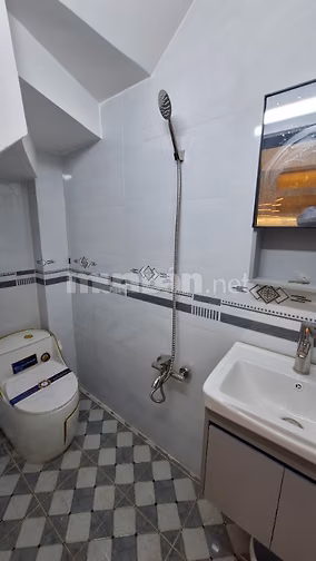 Nhà mới, Ngang 7,8m x D9m, 152/2 Bông Sao P5, Q8, 1trệt, 2 lầu, ST.