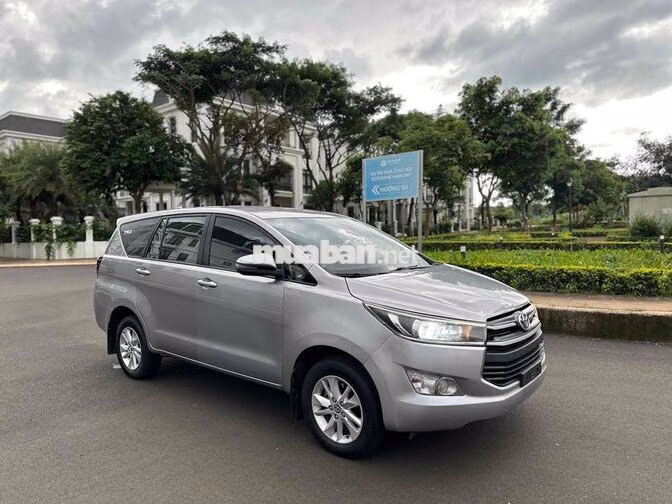 Toyota Innova 2018 7 chỗ Bạc
