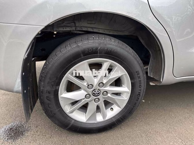Toyota Innova 2018 7 chỗ Bạc