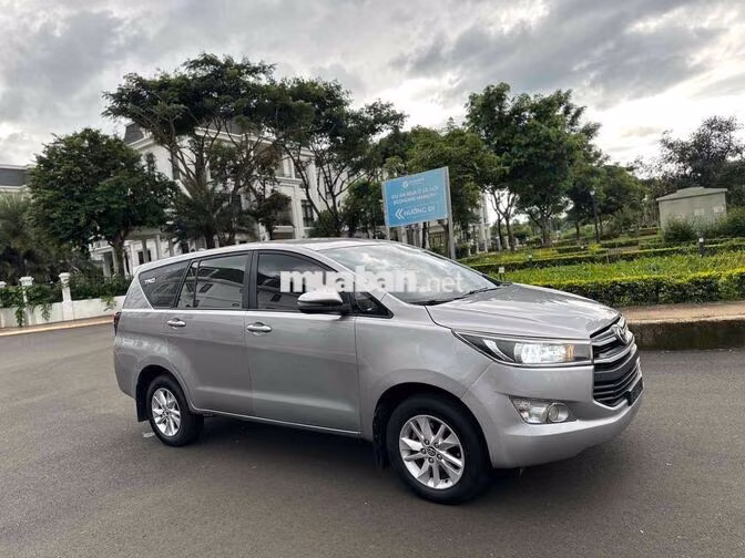 Toyota Innova 2018 7 chỗ Bạc
