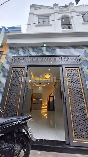 Nhà mới, Ngang 7,8m x D9m, 152/2 Bông Sao P5, Q8, 1trệt, 2 lầu, ST.