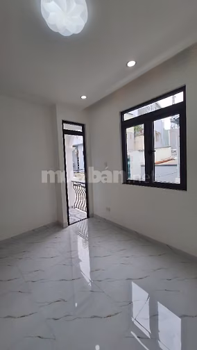 Nhà mới, Ngang 7,8m x D9m, 152/2 Bông Sao P5, Q8, 1trệt, 2 lầu, ST.