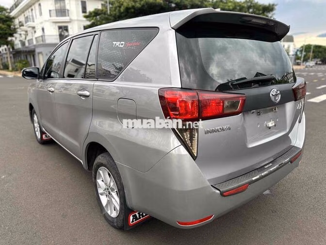 Toyota Innova 2018 7 chỗ Bạc