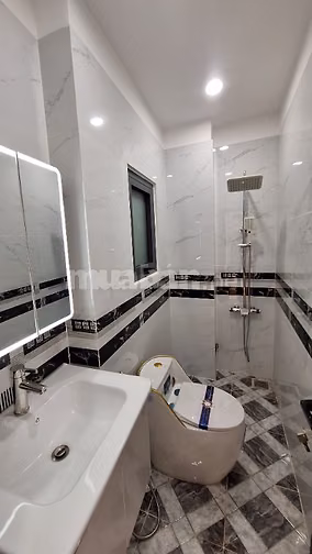 Nhà mới, Ngang 7,8m x D9m, 152/2 Bông Sao P5, Q8, 1trệt, 2 lầu, ST.