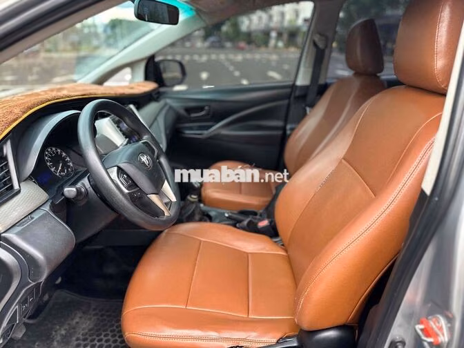 Toyota Innova 2018 7 chỗ Bạc