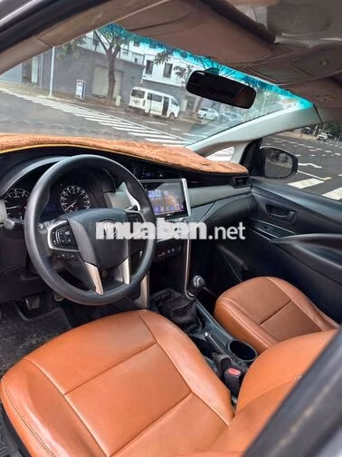 Toyota Innova 2018 7 chỗ Bạc