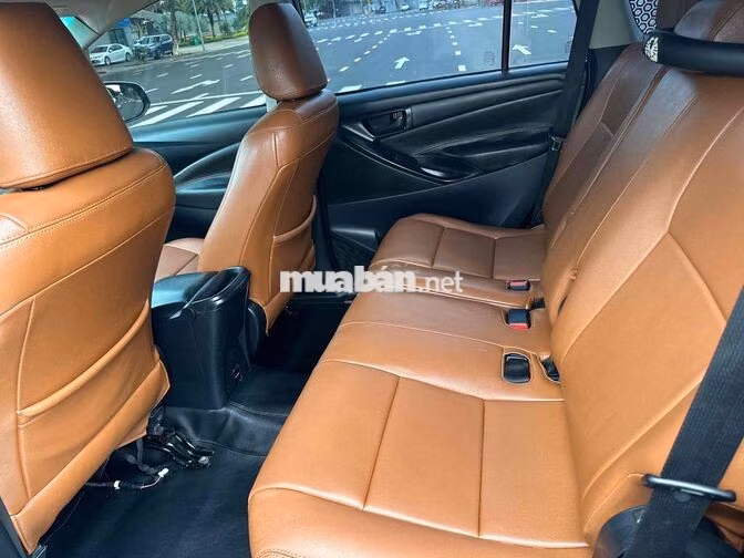 Toyota Innova 2018 7 chỗ Bạc