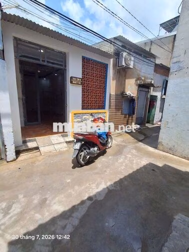 Cần bán gầp nhà  cầp 4P ĐHT gần chợ cây sộp .DT 3,7 x21  nhà mới