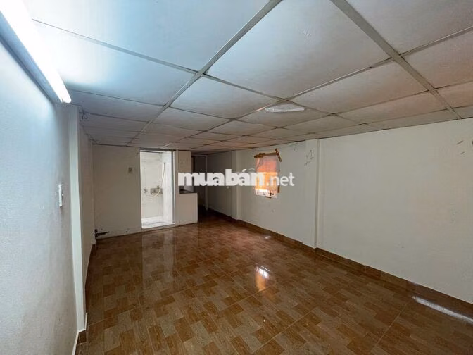 Cho thuê nguyên căn mặt tiền Đoàn Văn Bơ, Quận 4 - Dt 44,5m2- 4PN,4WC