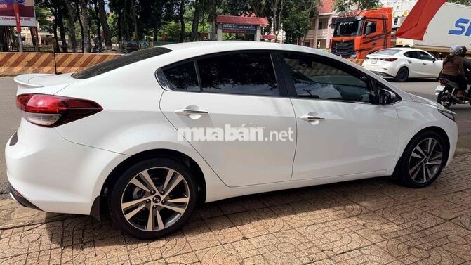 Kia Cerato 2017 1.6 Full Option Trắng