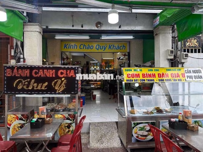 Tuyển bếp và phụ quán Q8