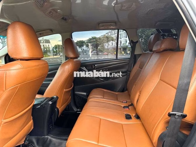 Toyota Innova 2018 7 chỗ Bạc
