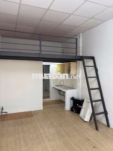 Cho thuê nguyên căn mặt tiền Đoàn Văn Bơ, Quận 4 - Dt 44,5m2- 4PN,4WC