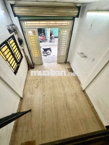 Cho thuê nguyên căn mặt tiền Đoàn Văn Bơ, Quận 4 - Dt 44,5m2- 4PN,4WC