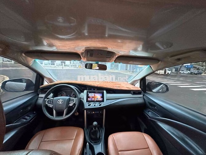 Toyota Innova 2018 7 chỗ Bạc