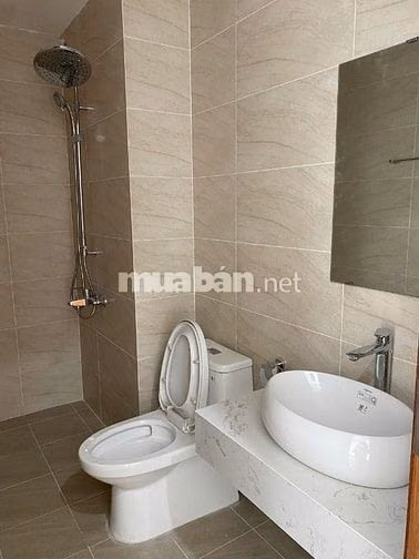 Chính chủ cho thuê căn Benhill 72m2 tầng cao đẹp