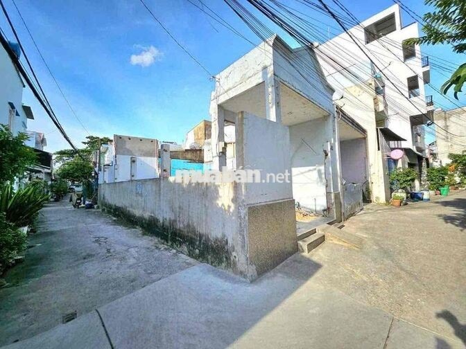 Bán nhà 5.8x11.5m, 2 lầu, full nội thất, góc 2mt, HXH, sát KDC AS