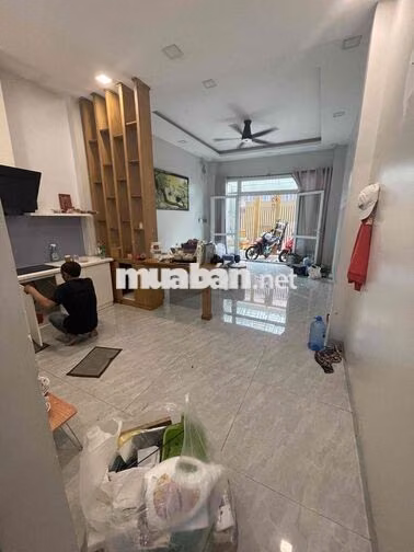 Nhà Mặt Tiền Hẻm Xe Hơi Ngay ĐHT 32