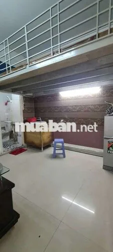 Phòng riêng biệt có gác hẻm oto gần chợ Thị Nghè,Q1