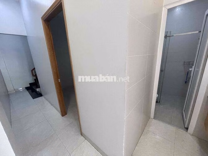 Nhà Mặt Tiền Hẻm Xe Hơi Ngay ĐHT 32