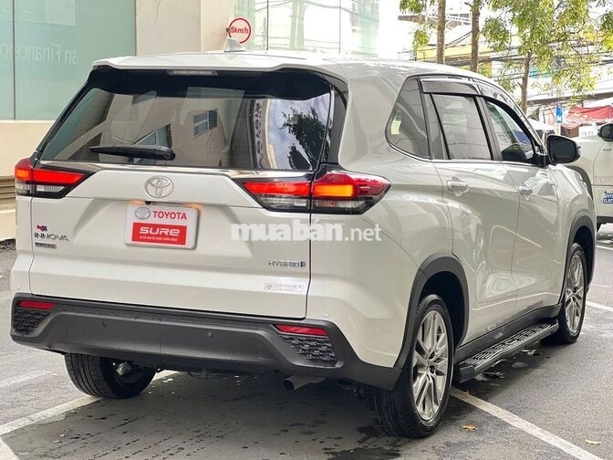 Innova Hybrid 2024 lướt 11.000 km bảo hành hãng