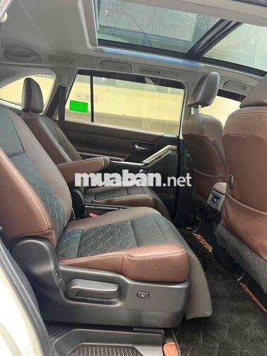Toyota Innova Cross HEV 2024 Trắng  11.000 km