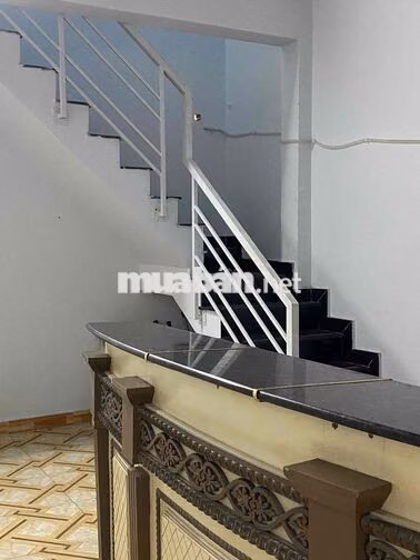 Nhà 4m x 40m , có lầu , hẻm xe hơi , gần chợ Phú Lạc , ĐT ***