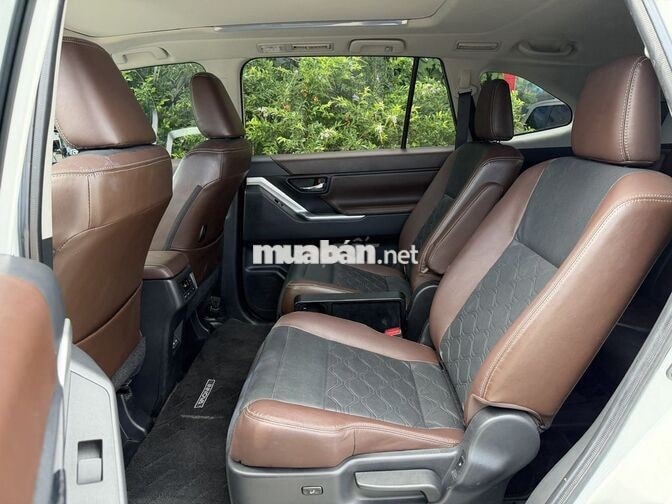 Toyota Innova Cross 2.0HEV 2024 Trắng 45.000 km