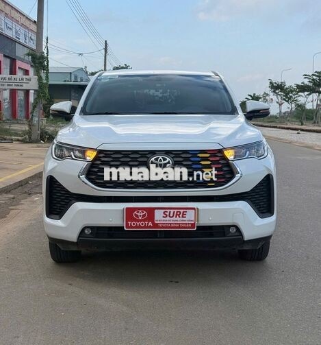 Innova Cross 2.0V 2026 Trắng Ngọc Trai giá TL