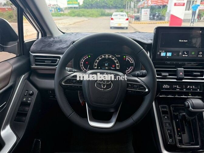 Innova Cross 2.0V 2026 Trắng Ngọc Trai giá TL