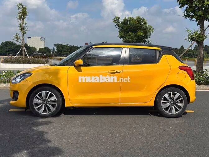 Suzuki Swift GLX 1.2CVT 2020 Vàng 5 vạn bao chuẩn