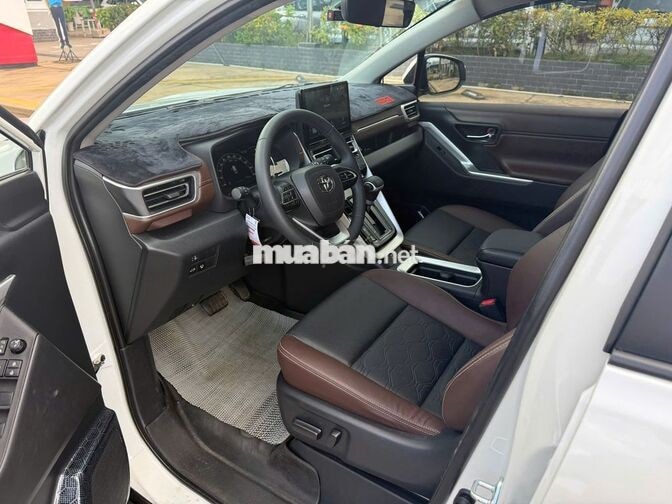 Innova Cross 2.0V 2026 Trắng Ngọc Trai giá TL