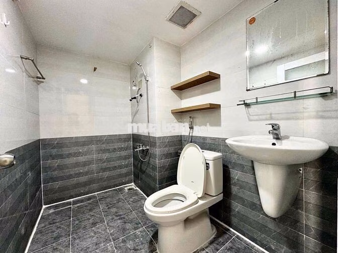 Studio Full nội thất ban công rộng gần ngay trung tâm Q1