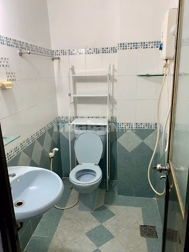 Cho thuê nhà HXT Huỳnh Văn Bánh 1 trệt 2 lầu, gồm 4PN, 3WC  giá 17tr.