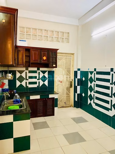 Cho thuê nhà HXT Huỳnh Văn Bánh 1 trệt 2 lầu, gồm 4PN, 3WC  giá 17tr.