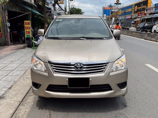 Toyota Innova E 2014 Số sàn Vàng cát