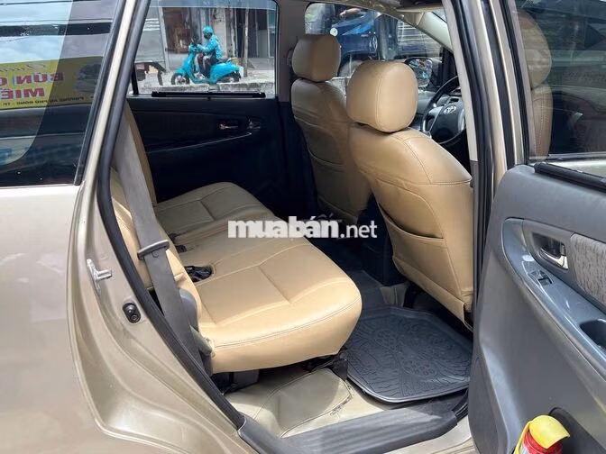 Toyota Innova E 2014 Số sàn Vàng cát
