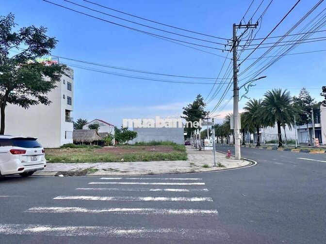 bán gấp lô góc 2 MT Cát Tường Phú Hưng 10x18
