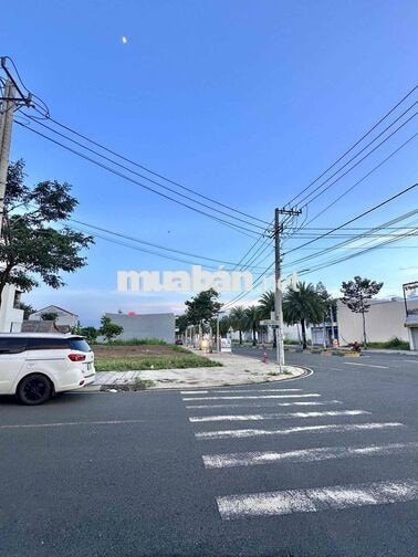 bán gấp lô góc 2 MT Cát Tường Phú Hưng 10x18