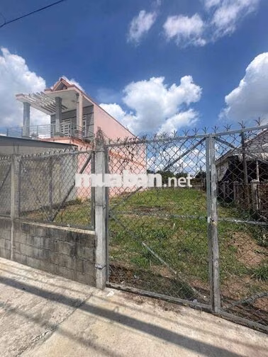 bán đất MT Hoàn Bá Huân, TT Củ Chi 205m2(10x20) giá 470tr thương lượng